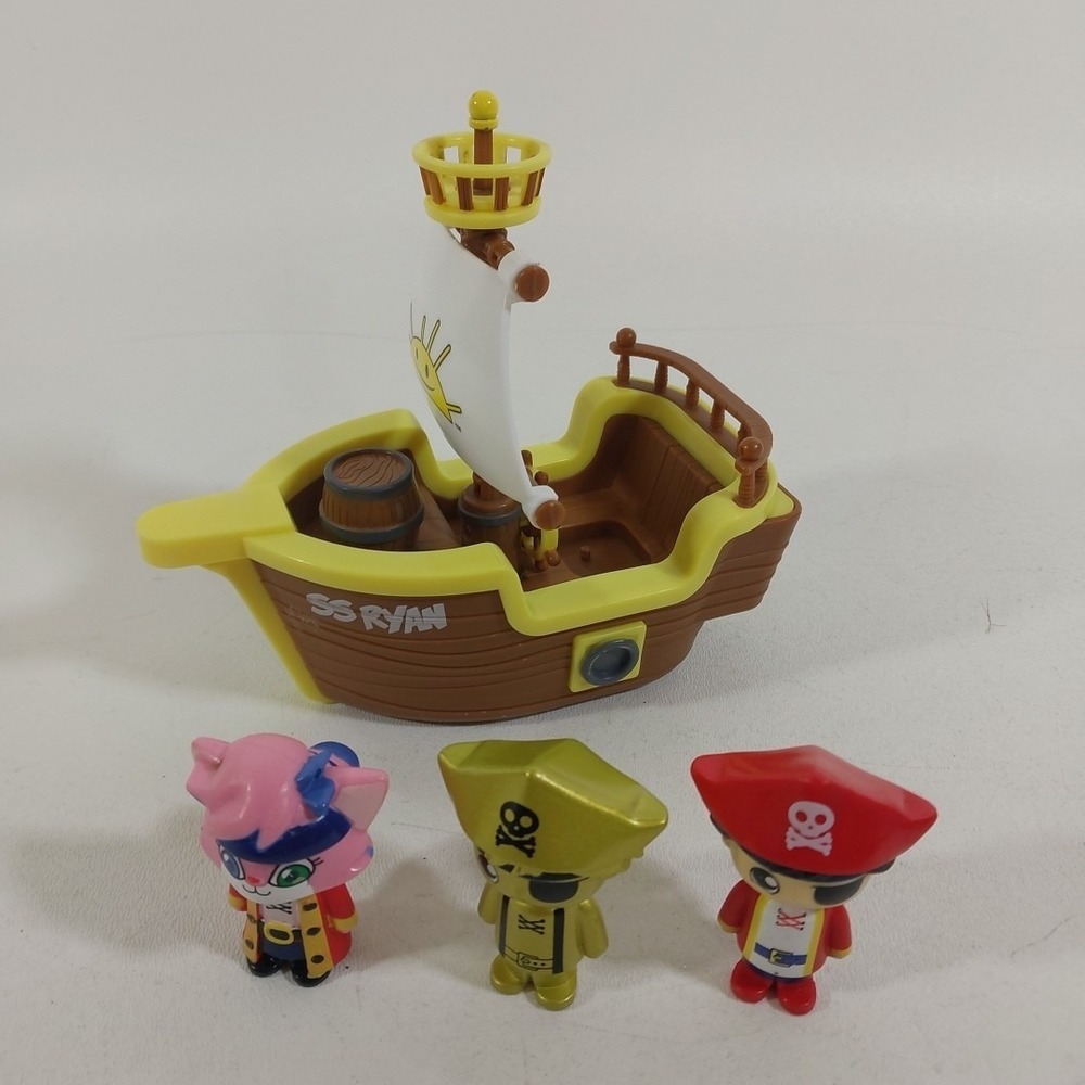 Ryan's World Pirate Set, 3 Figures & SS‎ Ryan Ship Gold Ryan